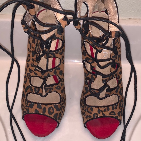 Shoes - Picture 8 of 8